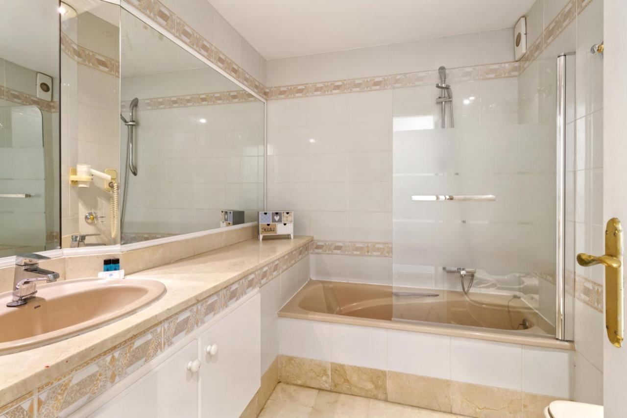 Matchroom Country Club Resort Fuengirola Bagian luar foto